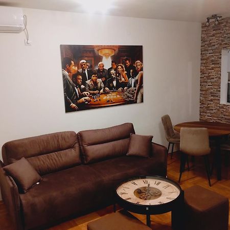 Lux Apartment Rose 2 60M2 Kragujevac Kültér fotó