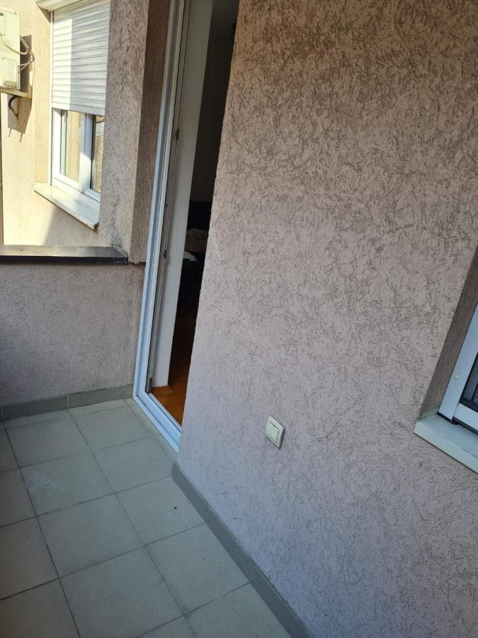 Lux Apartment Rose 2 60M2 Kragujevac Kültér fotó