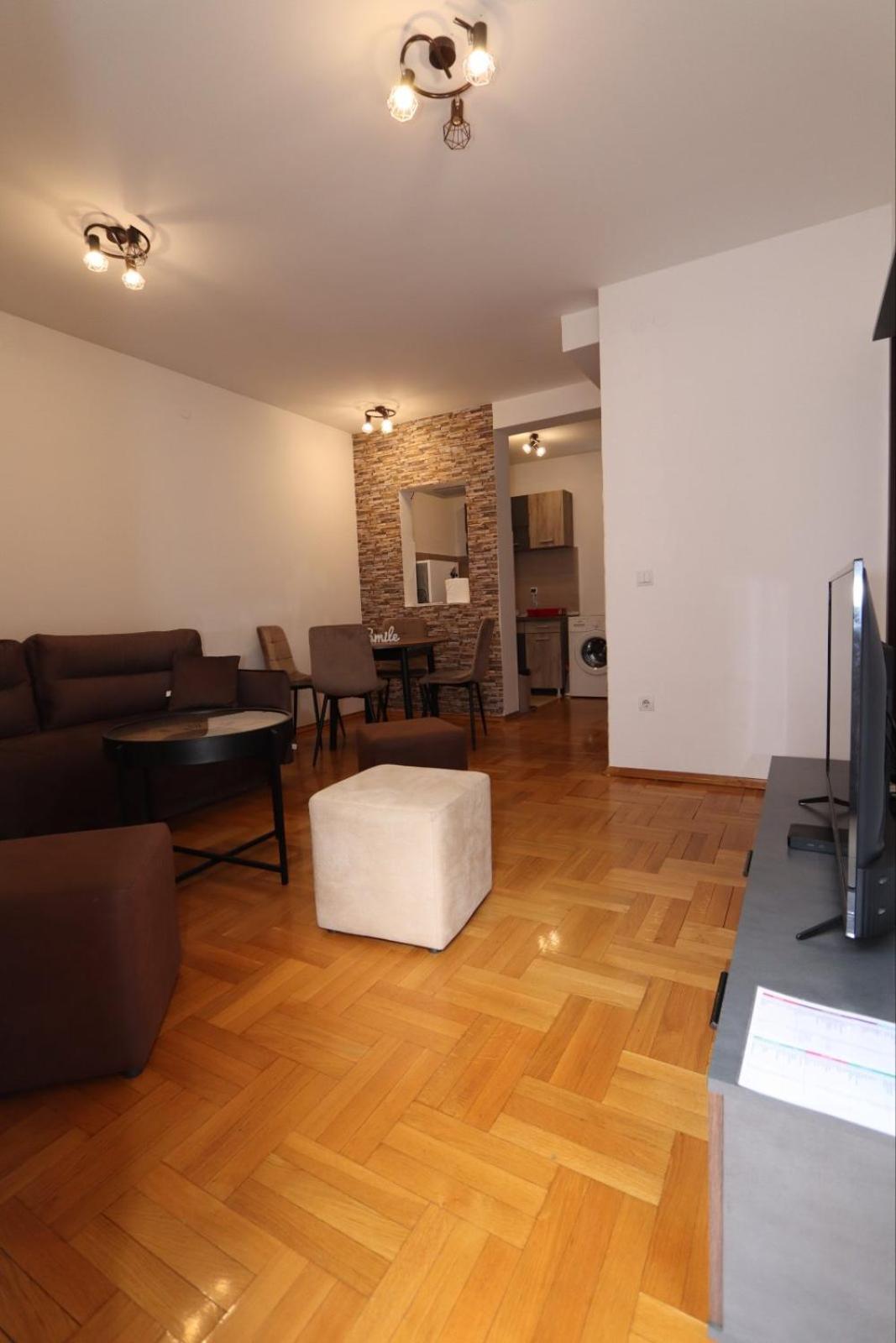 Lux Apartment Rose 2 60M2 Kragujevac Kültér fotó