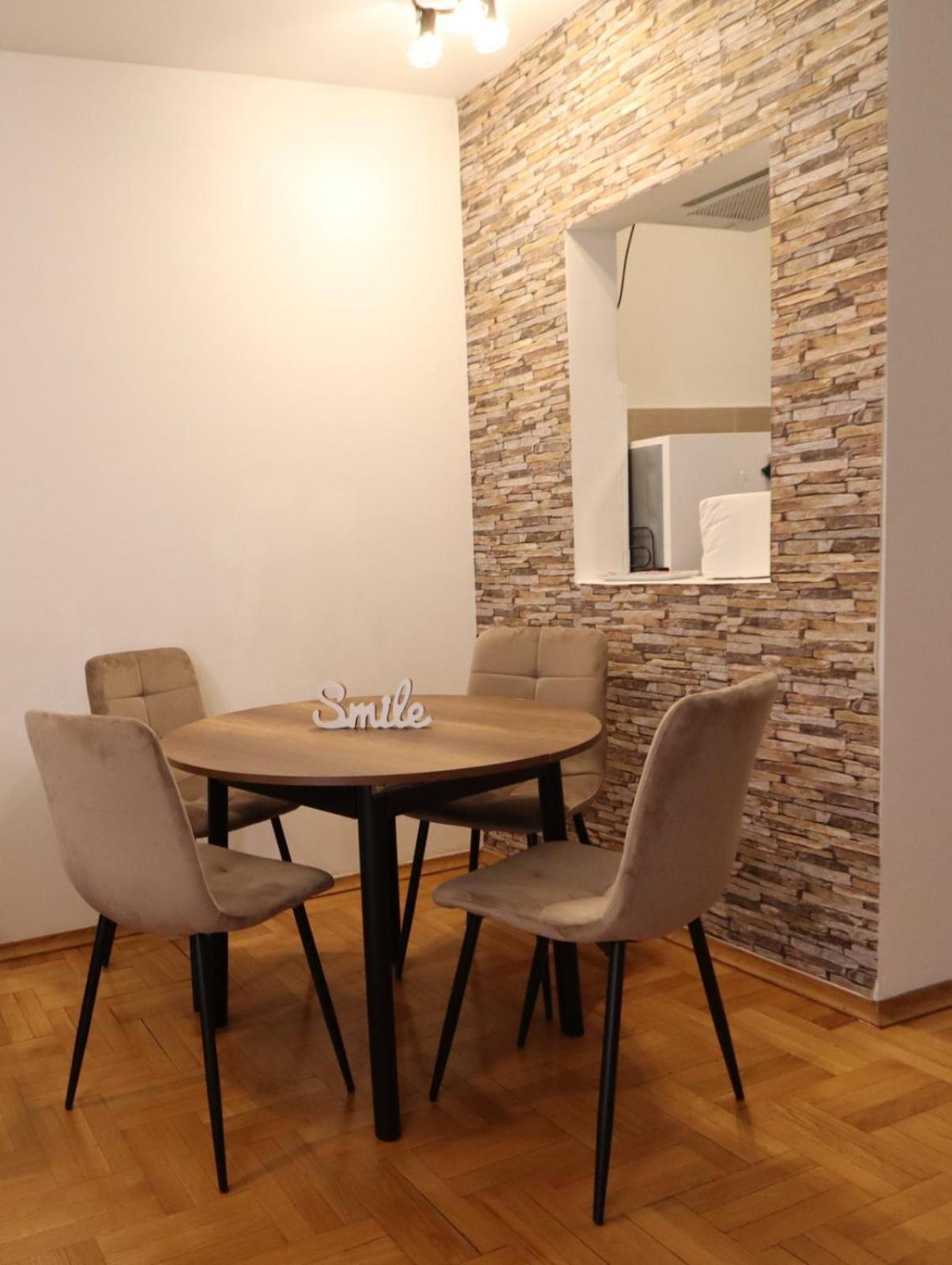 Lux Apartment Rose 2 60M2 Kragujevac Kültér fotó